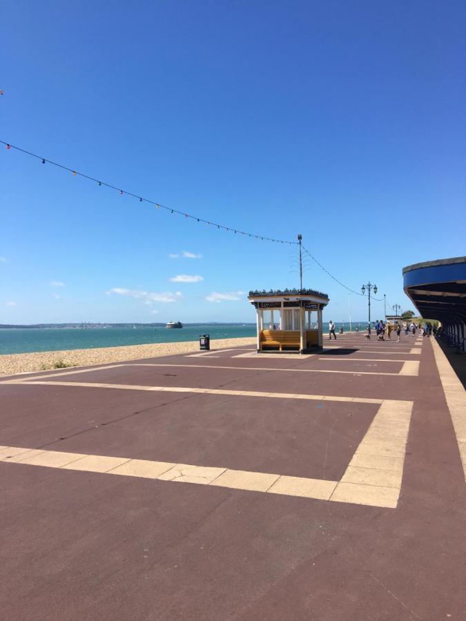 Spacious Split Level Flat In Great Location Portsmouth Esterno foto